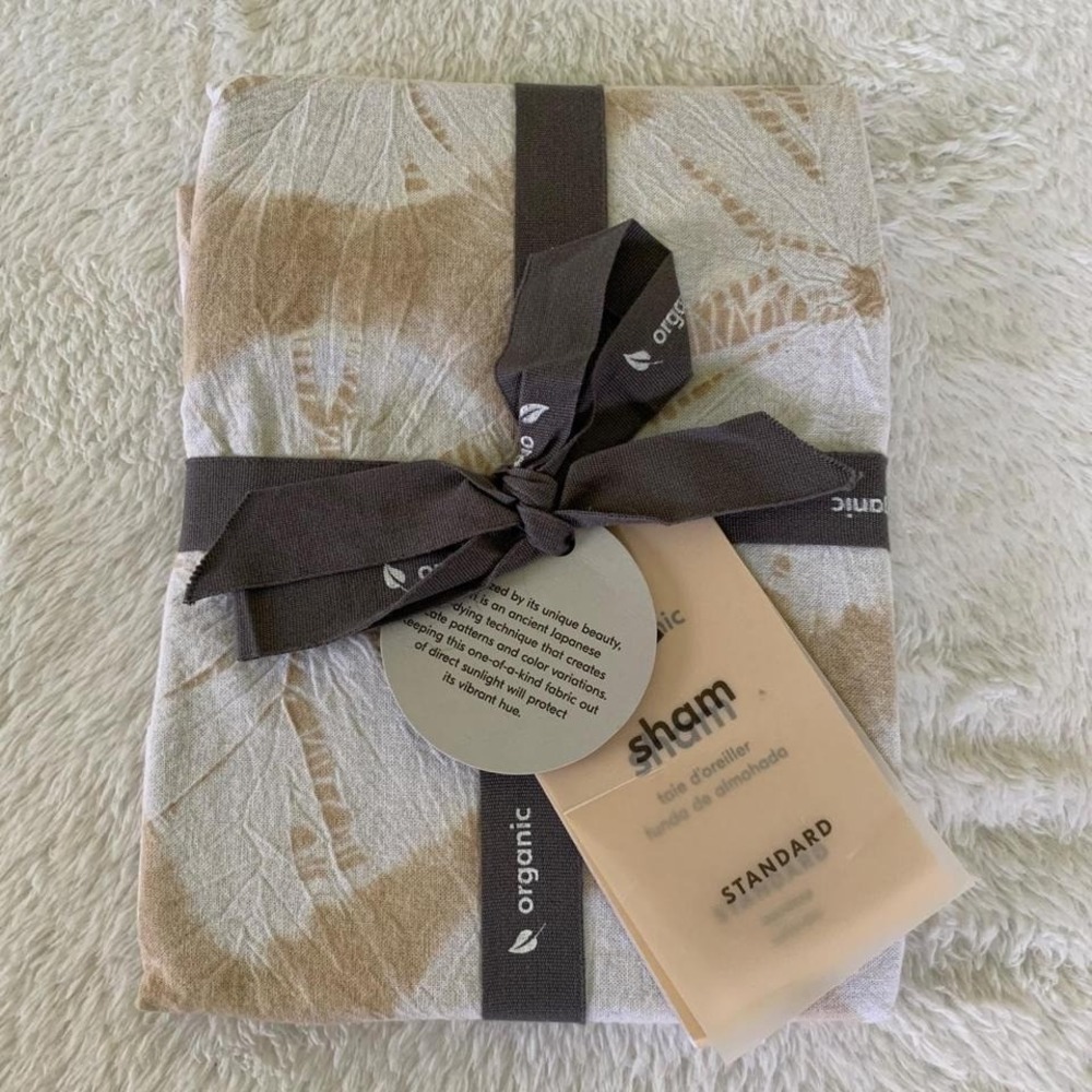 WEST ELM Tan Navy Sand Dollar Shibori 26" x 20" Single Standard Pillow Sham NWT